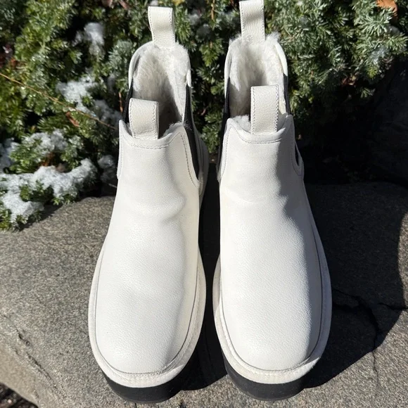 UGG NEUMEL PLATFORM WHITE CHELSEA BOOT - 9 - NIB ! 🥶❄️ - Picture 3 of 14